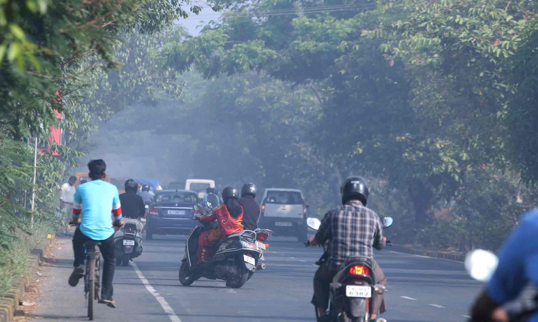 ബ്രഹ്മപുരത്തെ തീപിടിത്തം; പുകയിൽ മുങ്ങി കൊച്ചി