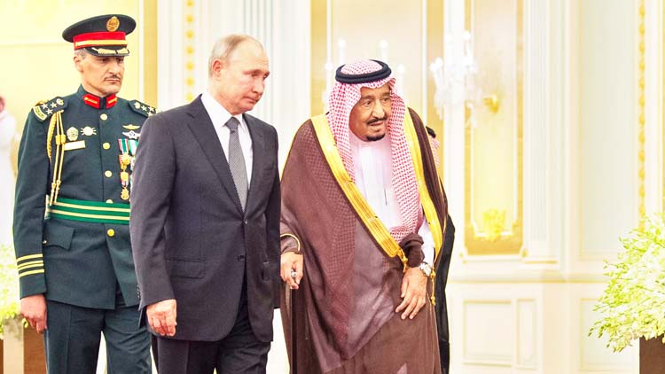 പുതു സമവാക്യങ്ങൾ തേടി വ്ലാ​ദ്​​മി​ർ പുടിൻ റിയാദിൽ: രാഷ്​​ട്രീയം, ന​യ​ത​ന്ത്രം, വ്യാ​പാ​രം എന്നിവയിൽ ചർച്ച