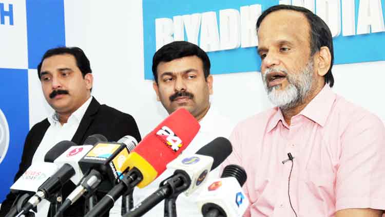 ഒ​റ്റ​മൂ​ലി​യോ മ​ന്ത്ര​വാ​ദ​മോ​ കൊ​ണ്ട്​ അ​ർ​ബു​ദ​ം  മാ​റ്റാ​നാ​വി​ല്ല –ഡോ. ​വി.​പി. ഗം​ഗാ​ധ​ര​ൻ​