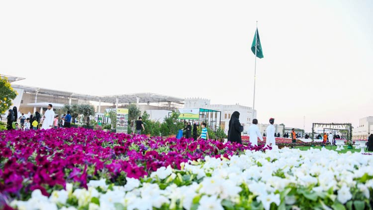 ഖ​ത്തീ​ഫി​ൽ​ പു​ഷ്​​പ​മേ​ള തു​ട​ങ്ങി