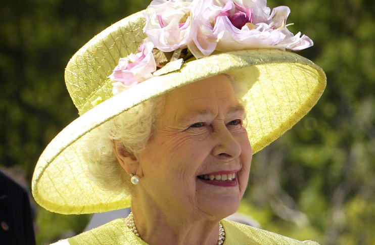 ഈ​സ്​​റ്റ​ര്‍ ദി​ന​ത്തി​ല്‍ 93​െൻ​റ നി​റ​വി​ൽ എ​ലി​സ​ബ​ത്ത് രാ​ജ്ഞി- VIDEO