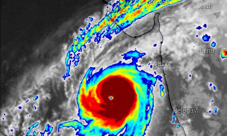 ക്യാർ ശക്തിയാർജിക്കുന്നു;  കാ​റ്റ്​ ഒ​മാ​ൻ തീ​ര​ത്തു​നി​ന്ന്​ 1350 കി​ലോ​മീ​റ്റ​ർ അ​ക​ലെ