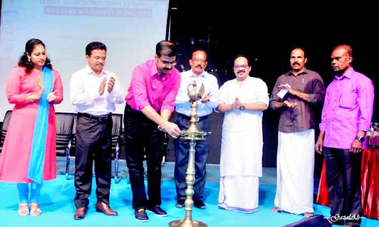 തൊ​ഴി​ലാ​ളി​ക​ൾ​ക്ക്​ ആ​ഘോ​ഷ​രാ​വൊ​രു​ക്കി ഉ​മ്മു​ല്‍ഖു​വൈ​ന്‍