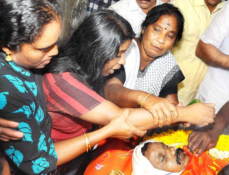 മൃതദേഹത്തിൽ 80ഒാളം മുറിവുകൾ 