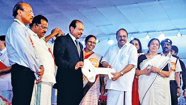 ക​ട​ലോ​ളം  ക​രു​ണ​യു​മാ​യി  ഉ​രു​വി​ൽ വ​ന്ന  റ​ഹ്​​മാ​നി​ക്ക