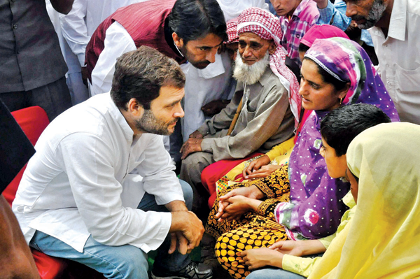 പാക് ഷെല്ലാക്രമണത്തിനിരയായ കുടുംബങ്ങളെ രാഹുല്‍ ഗാന്ധി സന്ദര്‍ശിച്ചു