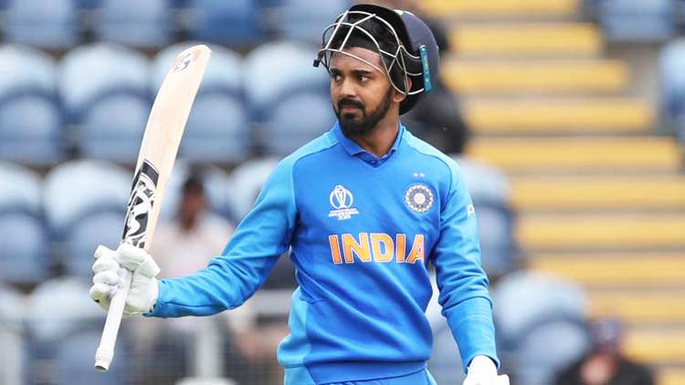 ലേലത്തിലൂടെ ലോകേഷ്​ രാഹുൽ സമാഹരിച്ച എട്ടുലക്ഷം രൂപ പാവപ്പെട്ട കുട്ടികൾക്ക്​