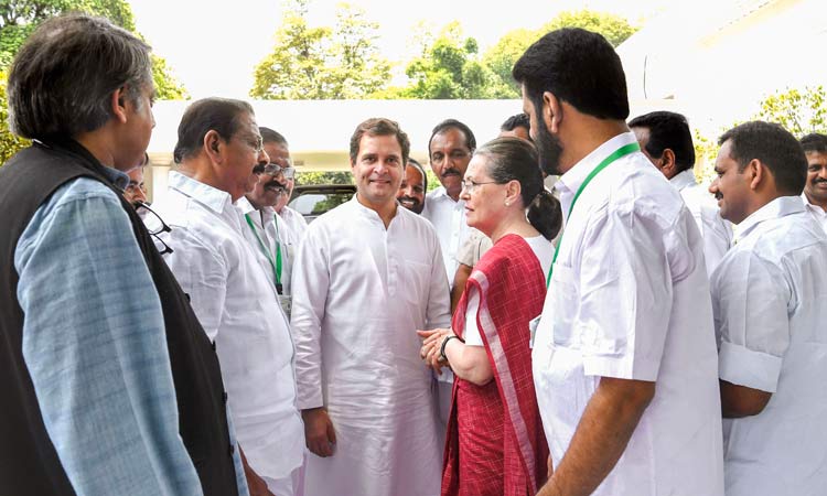 കോൺഗ്രസിനെ ഇരുട്ടിൽ നിർത്തി രാഹുൽ