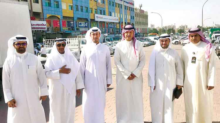വിസക്കച്ചവടം തടയാൻ അടച്ചിട്ട കടകളിൽ പരിശോധന വിസക്കച്ചവടം തടയാൻ അടച്ചിട്ട കടകളിൽ പരിശോധന