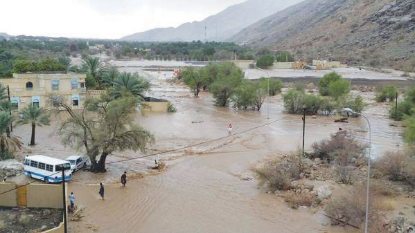 ഒമാനില്‍ വിവിധ ഭാഗങ്ങളില്‍ കനത്ത മഴ; വാദികള്‍ നിറഞ്ഞു