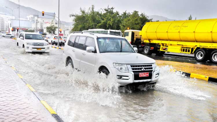 തിമിർത്ത്​ മഴ; ഇന്നും തുടരും