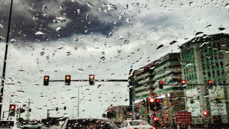 പ​ല​യി​ട​ത്തും ഒ​റ്റ​പ്പെ​ട്ട മ​ഴ