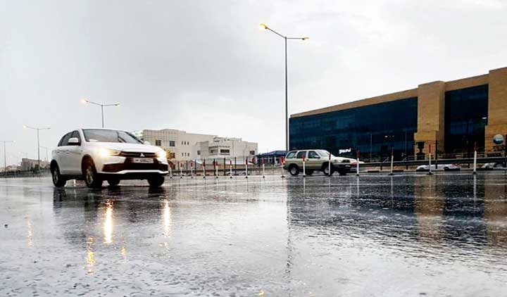 മഴ പെയ്​തു, ആലിപ്പഴവും