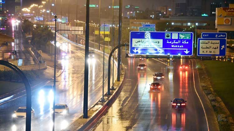 റിയാദിലും പരിസരങ്ങളിലും മഴ