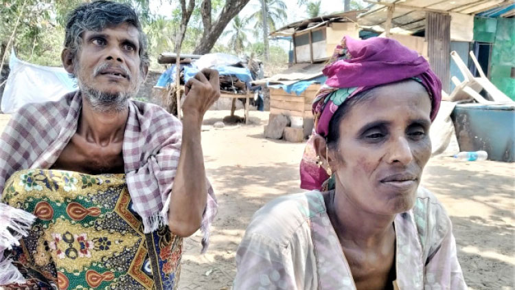 രാജനും മൈമൂനക്കും പാതയോരമാണ് വീട്