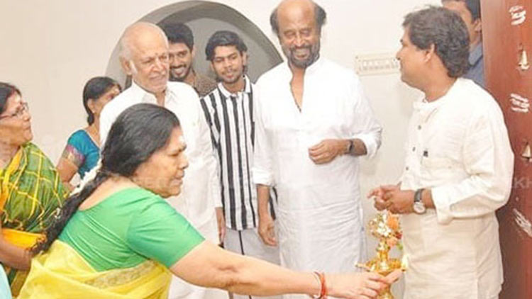 rajanikanth-gifted-home