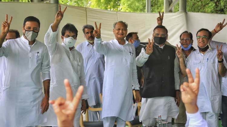 സചിനും ​ഗെഹ്​ലോട്ടും അടുക്കുന്നില്ല; രാ​ജ​സ്​​ഥാ​നി​ൽ പോ​ര്​ കനക്കുന്നു