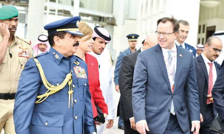 ബഹ്​റൈൻ അന്താരാഷ്​ട്ര എയർഷോ 2018 ആകാശ വിസ്​മയത്തിന്​ ഉജ്ജ്വല തുടക്കം