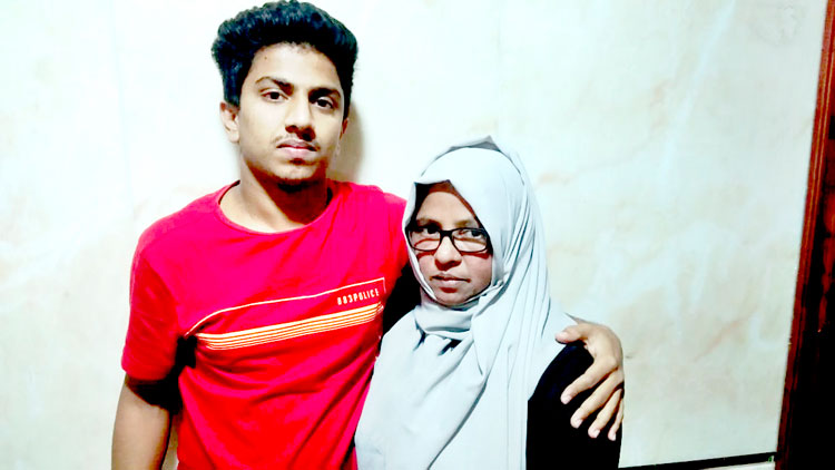 ആ​ശ്വാ​സ​വി​മാ​നം പ​റ​ന്നു, അ​വ​രെ കൂ​ട്ടാ​തെ...