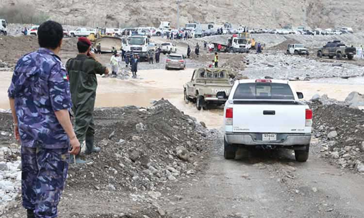 റാസല്‍ഖൈമയില്‍ ഭീതി വിതച്ച് മഴ പെയ്ത്ത്; മലനിരയില്‍ കുടുങ്ങിയ 400 പേരെ രക്ഷപ്പെടുത്തി