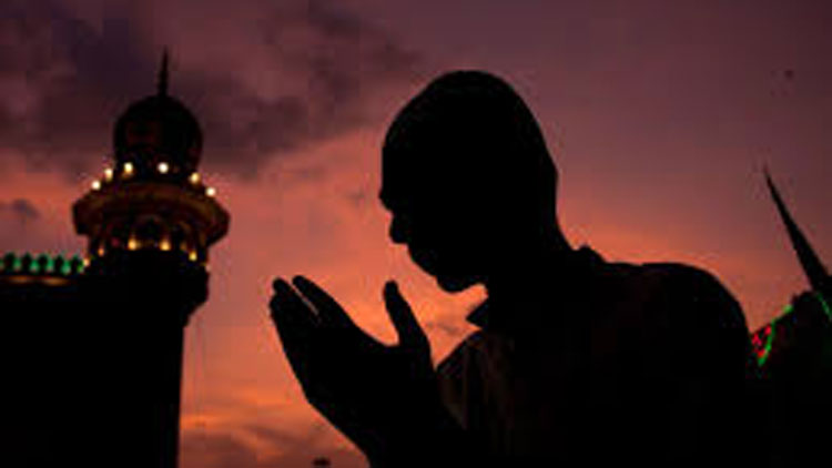 നൊ​മ്പ​ര​ങ്ങ​ളു​മാ​യി റ​മ​ദാ​നെ സ്വീ​ക​രി​ക്കാ​ൻ  വി​ശ്വാ​സി​ക​ൾ ഒ​രു​ങ്ങി