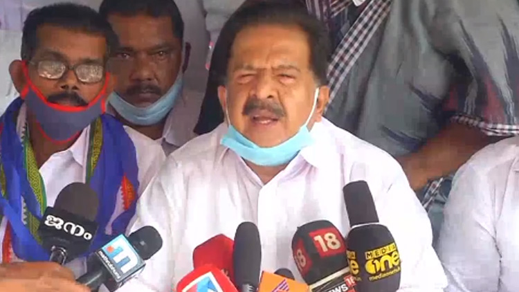 ആരാധനാലയങ്ങൾ തുറക്കണം -രമേശ് ചെന്നിത്തല