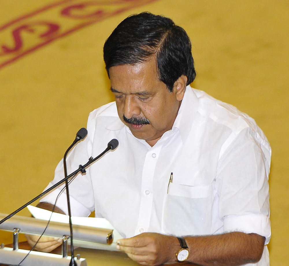 മേനക ഗാന്ധി ഹിപ്പോക്രാറ്റെന്ന് ചെന്നിത്തല