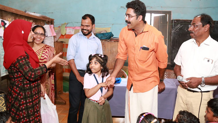 കേ​ട്ട​റി​ഞ്ഞ ആ ​സ്വരം റ​ന തൊ​ട്ട​റി​ഞ്ഞു