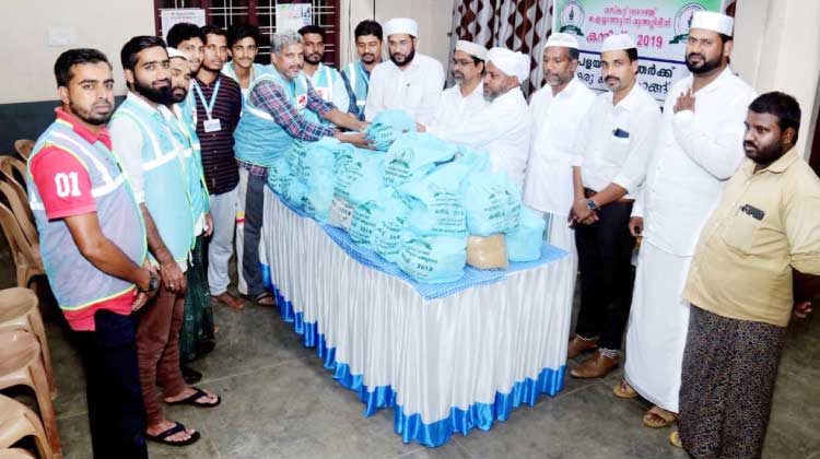 ദു​രി​ത​ബാ​ധി​ത​ർ​ക്ക്​ സ​ഹാ​യ​വു​മാ​യി മ​സ്​​ക​ത്ത്​  റേ​ഞ്ച് ജം​ഇ​യ്യ​തു​ൽ മു​അ​ല്ലി​മീ​ൻ