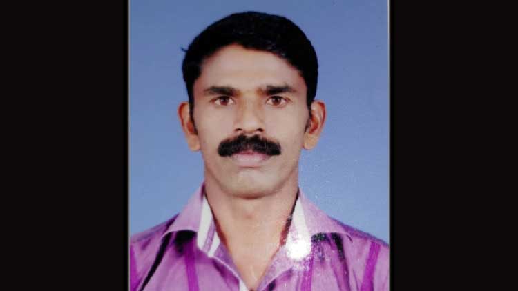 സ​ലാ​ല​യി​ൽ വാ​ഹ​ന​മി​ടി​ച്ച്  മ​ല​യാ​ളി മ​രി​ച്ചു