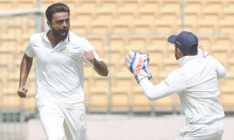 ര​ഞ്​​ജി ട്രോ​ഫി: വി​ദ​ർ​ഭ​യു​ടെ റ​ൺ​മെ​ഷീ​ന്​ ക​ടി​ഞ്ഞാ​ണി​ട്ട്​ സൗ​രാ​ഷ്​​ട്ര