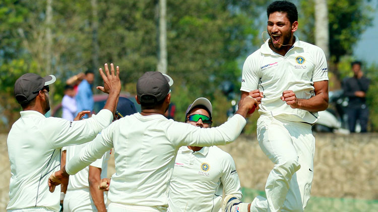 ര​ഞ്​​ജി: രണ്ടു ദിനം, വീണത്​ 30 വിക്കറ്റ്​; കേരളത്തിന്​ 267 ലക്ഷ്യം