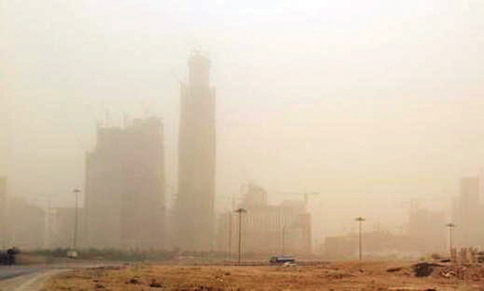 സൗദിയിൽ പൊടിക്കാറ്റും മഴയും ആലിപ്പഴ വർഷവും