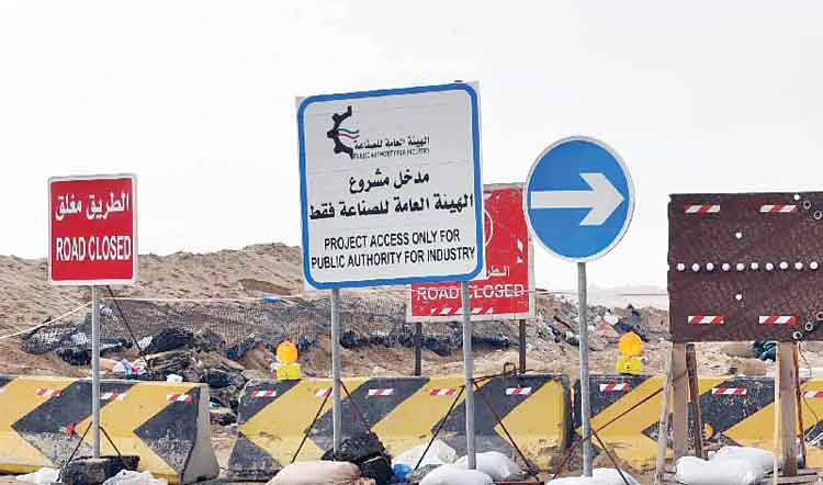 അ​ല്‍ ഹ​ജി​ന്‍ റോ​ഡ് അ​ട​ച്ച​ത്​​  ക​ബ്​​ദ്​ റോ​ഡി​ൽ തി​ര​ക്ക്​ വ​ർ​ധി​പ്പി​ച്ചു