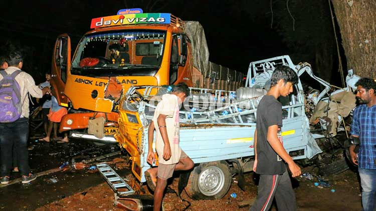 കഞ്ഞിക്കുഴിയിൽ മൂന്ന്‌ വാഹനങ്ങൾ കൂട്ടിയിടിച്ച്‌ രണ്ടുപേർ മരിച്ചു