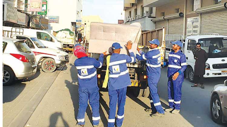 അനധികൃത റോഡ് തടസ്സങ്ങള്‍ നീക്കം ചെയ്തു