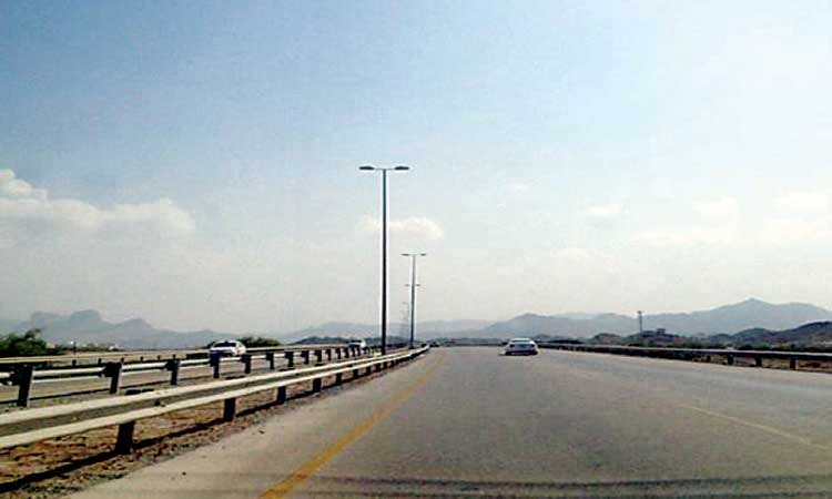 റു​സൈ​ൽ–​നി​സ്​​വ റോ​ഡി​ൽ അ​ധി​ക ലൈ​ൻ നി​ർ​മി​ക്ക​ൽ: ക​രാ​ർ ഗ​ൾ​ഫാ​റി​ന്​