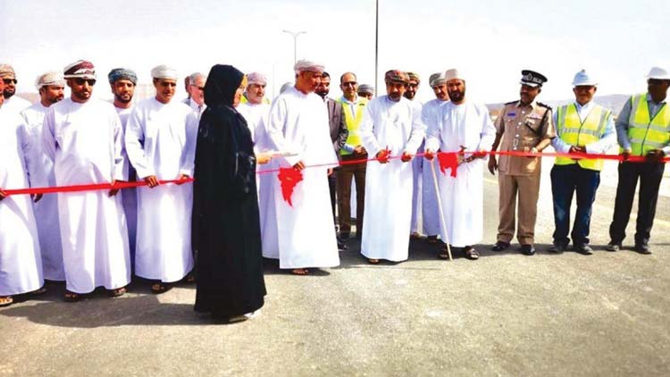ആദം^തുംറൈത്ത്​ ഇരട്ടപ്പാതയുടെ ഒരു ഭാഗം ഗതാഗതത്തിന്​ തുറന്നു