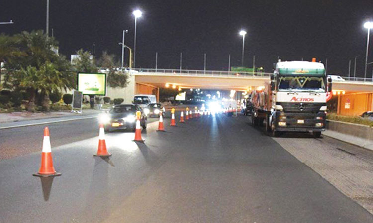 പ്ര​ള​യ​ത്തി​ൽ ത​ക​ർ​ന്ന റോ​ഡ്​  അ​റ്റ​കു​റ്റ​പ്പ​ണി തു​ട​ങ്ങി