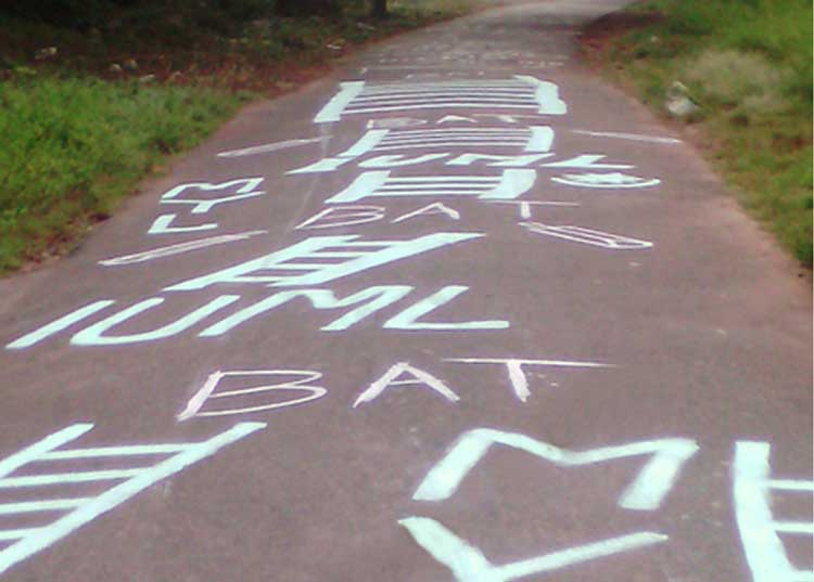 ഇവിടെ പ്രചാരണം പൊതുനിരത്തിലും കൊഴുക്കുന്നു