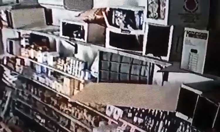 സൂപർമാർക്കറ്റുകൾ കുത്തിത്തുറന്ന്​ കവർച്ച: റിയാദിൽ മൂന്നംഗ സംഘം പിടിയിൽ