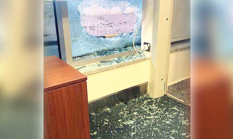 ബാ​ങ്ക് ക​വ​ർ​ച്ച​ശ്ര​മം: മൂ​ന്നം​ഗ സം​ഘം പി​ടി​യി​ൽ