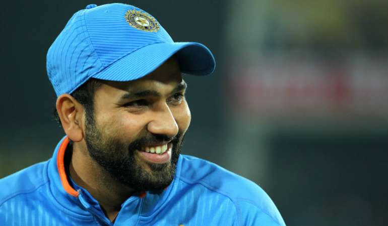 80 ല​ക്ഷം ന​ൽ​കി രോ​ഹി​ത്​; തെ​രു​വു​ പ​ട്ടി​ക​ൾ​ക്കും ക​രു​ത​ൽ