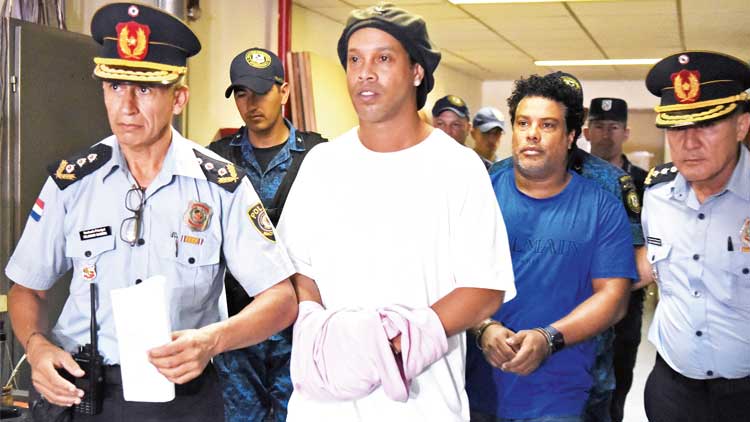 മോചനമില്ല; റൊണാൾഡീഞ്ഞോക്ക്​ ജയിൽ