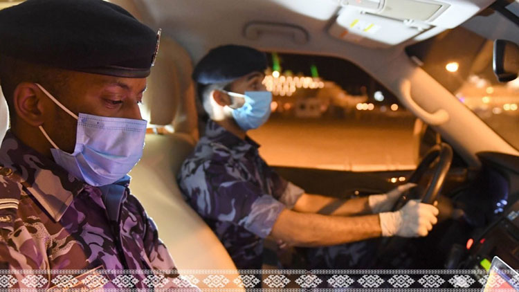 ഒമാനില്‍ മു​ഖാ​വ​ര​ണം ധ​രി​ക്കാ​ത്ത​വ​ർ​ക്കെ​തി​രെ ആ​ർ.​ഒ.​പി ന​ട​പ​ടി​യെ​ടു​ത്ത്​ തു​ട​ങ്ങി