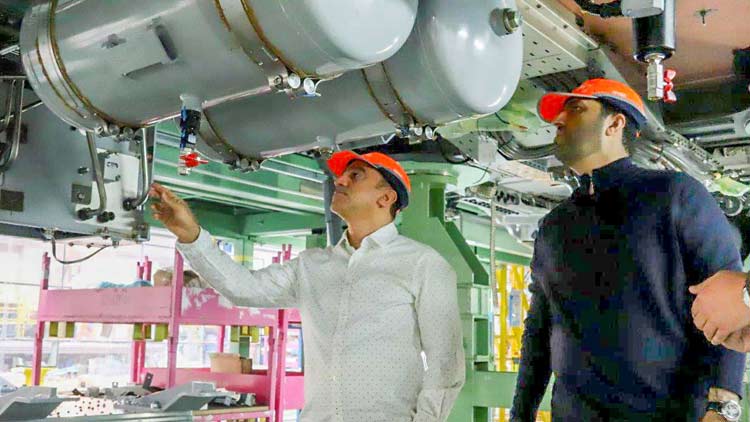 റൂട്ട്​ 2020ക്ക്​ വേണ്ടി തയാറാക്കുന്ന ട്രെയിനുകൾ ആർ.ടി.എ അധികൃതർ പരിശോധിച്ചു