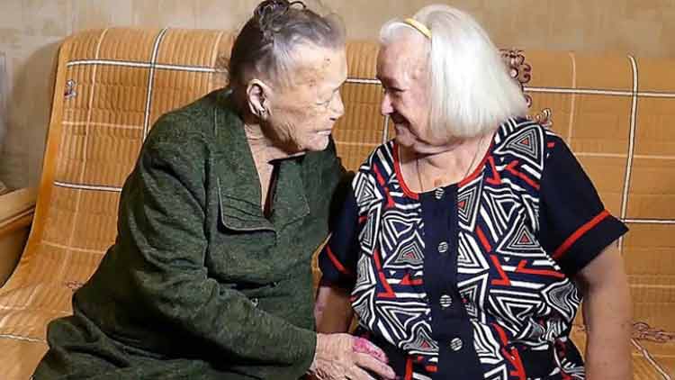 രണ്ടാം ലോക മഹായുദ്ധത്തില്‍ വേര്‍പിരിഞ്ഞ സഹോദരിമാര്‍ കണ്ടുമുട്ടി; 78 വര്‍ഷത്തിനു ശേഷം