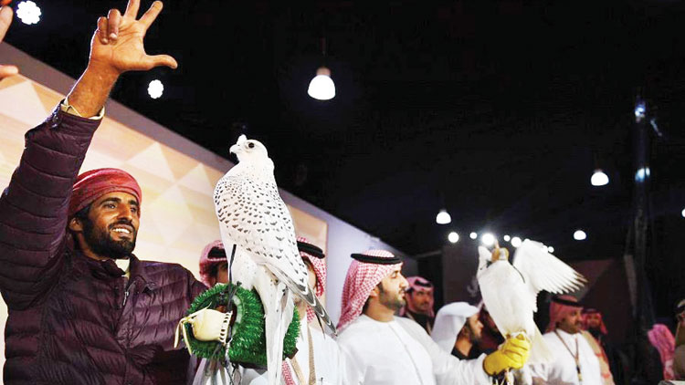 പ്രാപ്പിടിയൻ പക്ഷികളുടെ സൗന്ദര്യ മത്സരം: ‘ഹാഷിമി’നും ‘സൻദാ’നും കിരീടം