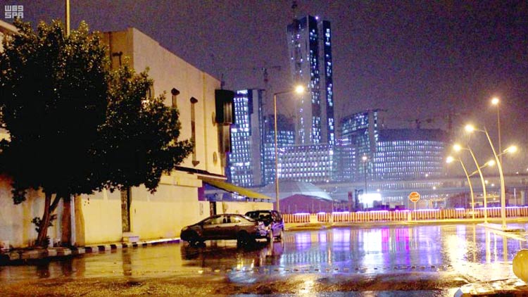 നനഞ്ഞു കുളിർന്ന്​ സൗദി: മഴയും ആലിപ്പഴവുമായി മധ്യ, കിഴക്കൻ പ്രവിശ്യകൾ