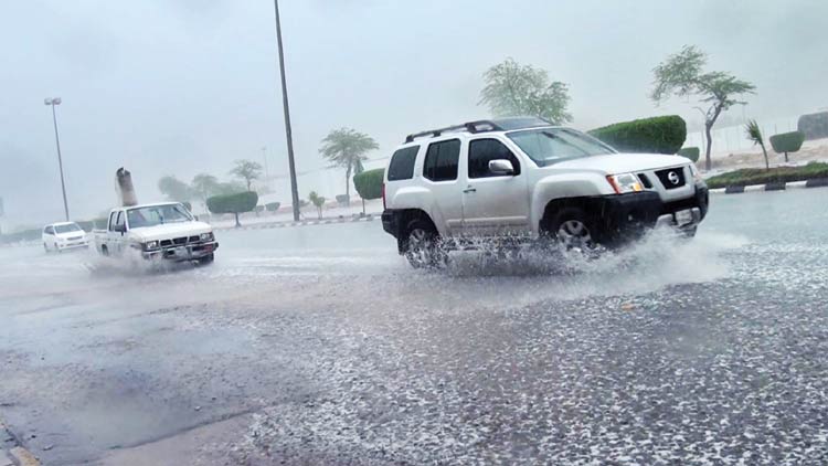 സൗദിയിൽ മ​ഴ തു​ട​ങ്ങി; ഇ​ന്നു മു​ത​ൽ ശ​ക്​​തി വ​ർ​ധി​ക്കും